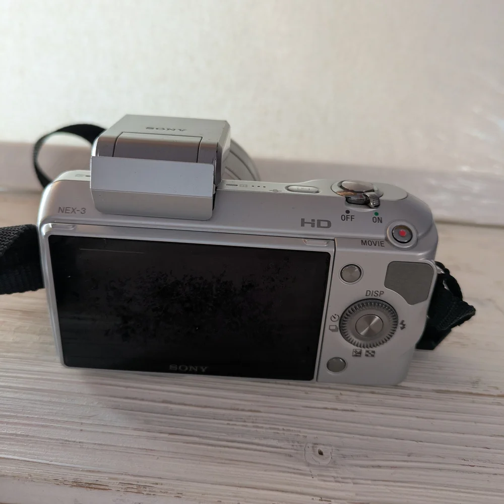 Sony NEX-3 Silver Camera with 16mm Lens